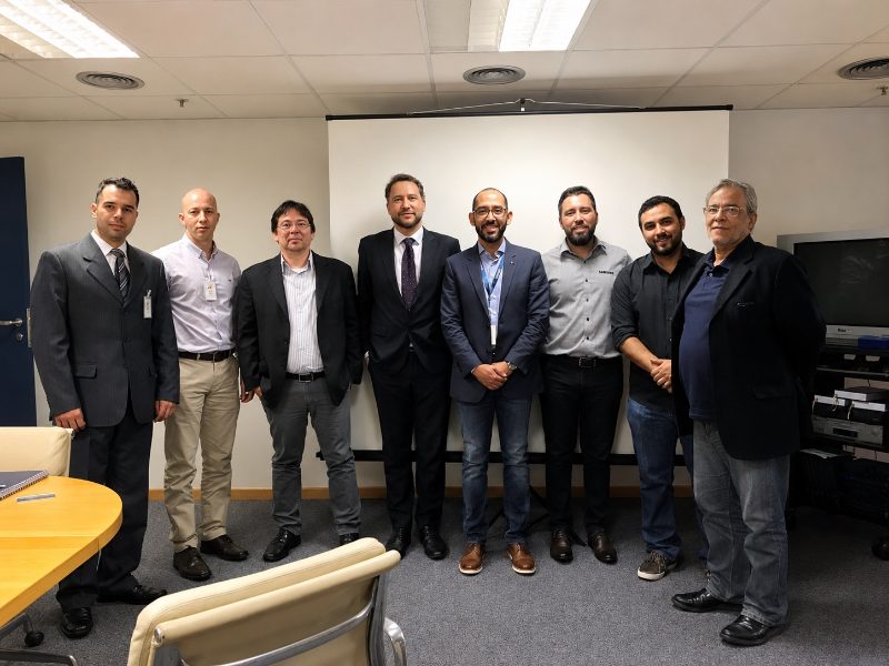 Reunião na Anatel sobre regulamentação de microfones sem fio